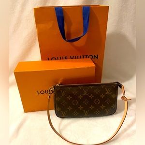 Authentic Louis Vuitton Pochette Accessoires